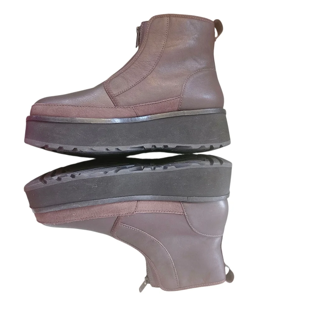 UGG new without